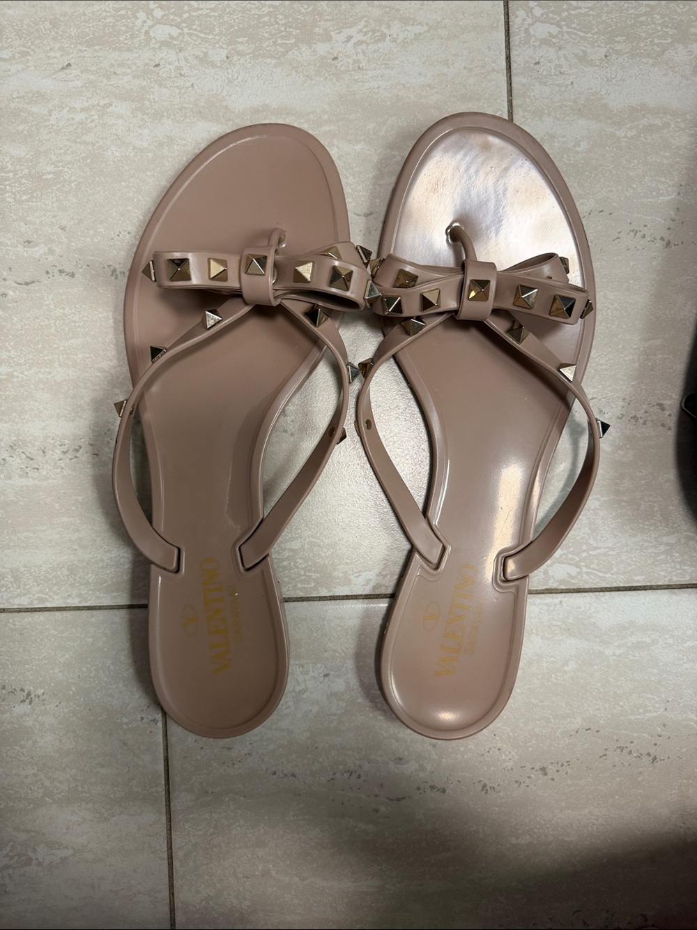 Valentino Garavani Rockstud flipflops